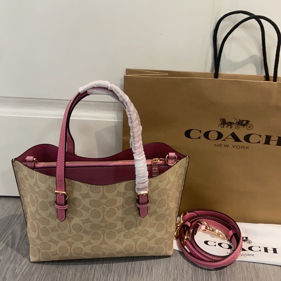 💗💗Coach Pink Signature Canvas Crossbody Tote - Picture 2 of 8